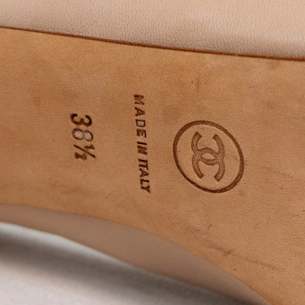 Chanel Women's Beige Leather CC Slingback Heels Size 37.5/US7.5‎